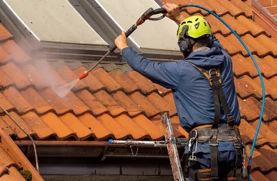 Démoussage et hydrofuge de toiture à Évette-Salbert